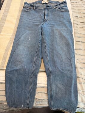 Abercrombie & Fitch Women's Light Blue “The Mom” High-Rise Jeans